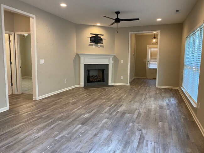 Foto del edificio - 2075 Springfield Dr. (Chelsea Park)