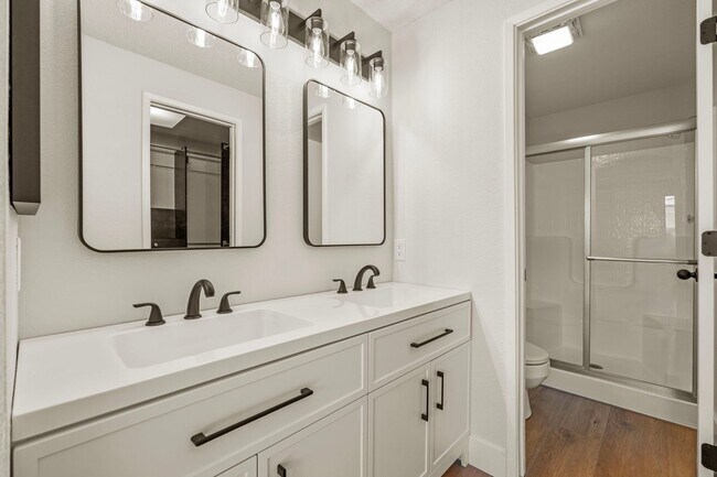 Building Photo - Newly updated 3 bedroom 2 1/2 bath in Sparks