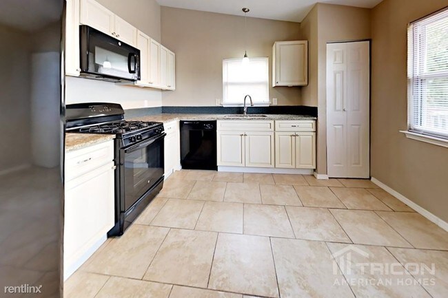 Building Photo - 14615 Hillside Ridge