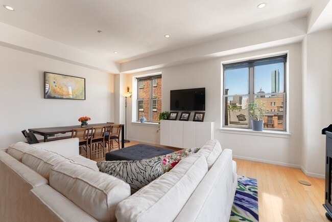 Building Photo - 35 Fay St