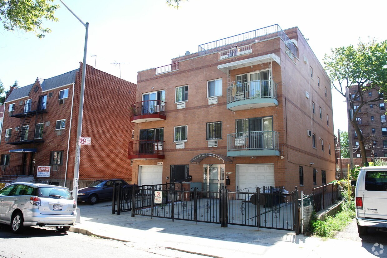 1471214714 Barclay Ave, Flushing, NY 11355 Apartments in Flushing, NY