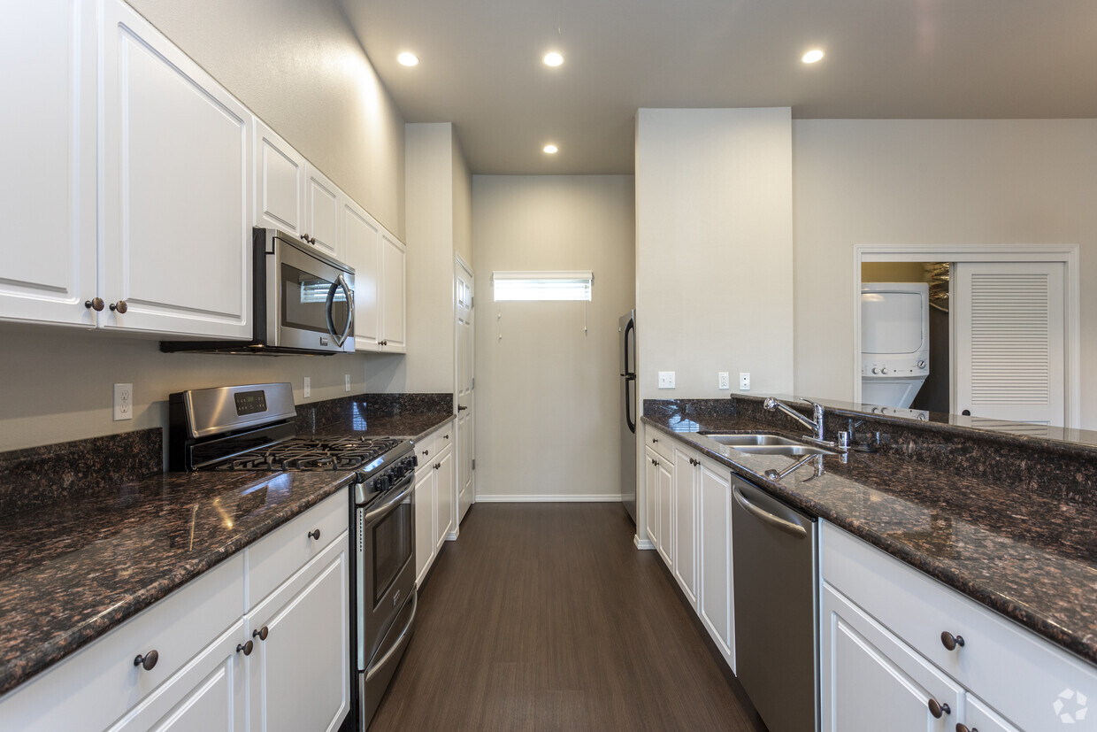 2/2 de cocina - Harbor Pointe Apartments