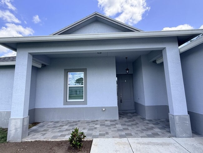 Foto del edificio - 5673 NW Whitecap Rd