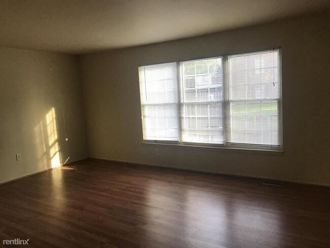 Building Photo - 3 br, 2.5 bath Townhome - 15 Pine Cone Ct