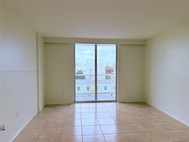 Building Photo - 900 SW 8th St