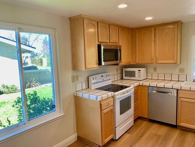 Building Photo - Rare Single-Story Townhome in Gated Sunrise Almaden Community