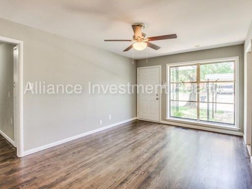 Building Photo - 3000 N Vermont Ave