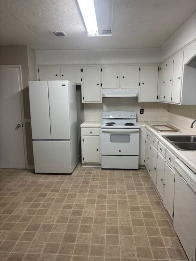 Foto del edificio - Available Now! Managed by Blanchard and Calhoun