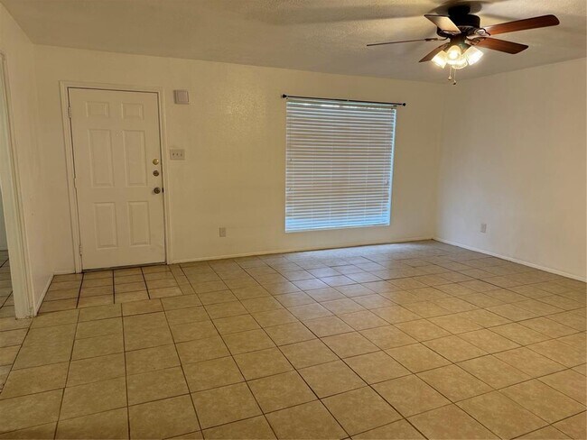 Foto del edificio - 1003 Misty Meadow Ct