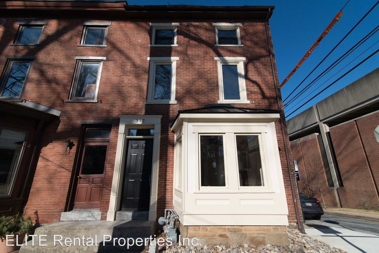 Primary Photo - 317 W 2nd St