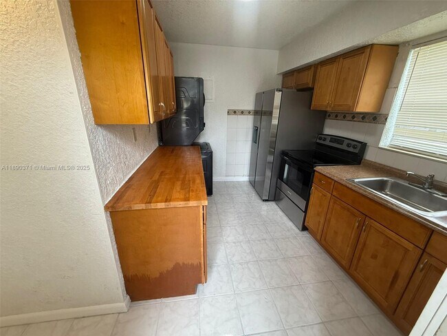Foto del edificio - 815 Foster Rd