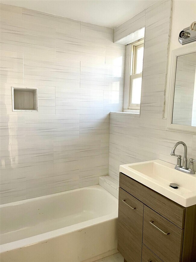 Foto del edificio - 2565 Radcliff Ave