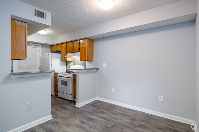 2BR, 2BA - 861SF - Dining Room - Towne Square Apartments