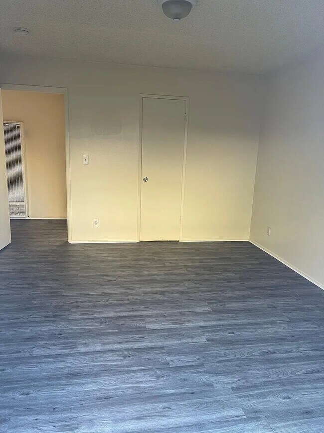 Foto del edificio - 405 Silverwood Ave