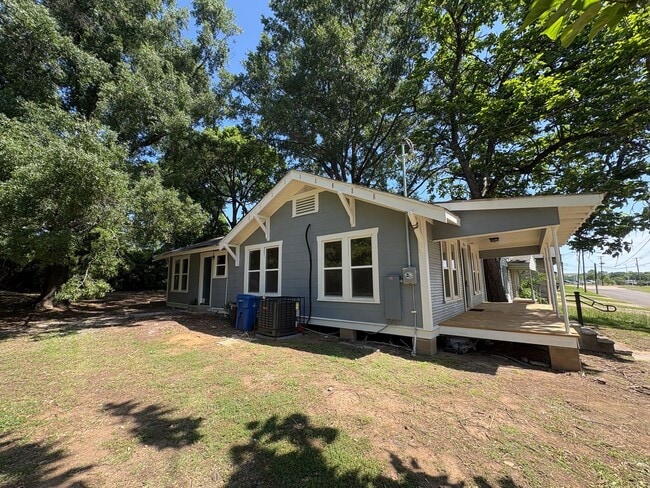 Building Photo - 2134 Queens Hwy