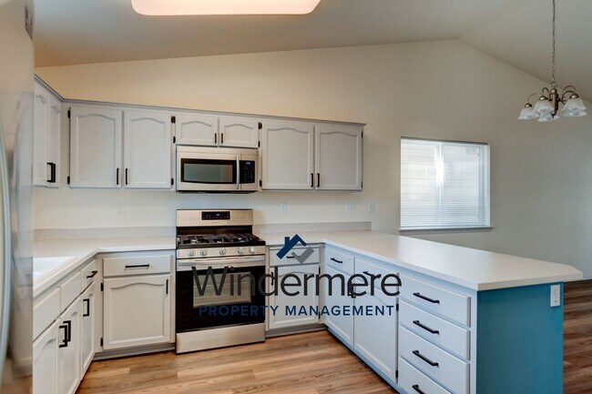 Foto del edificio - 4 bedroom 2.5 bath Home
