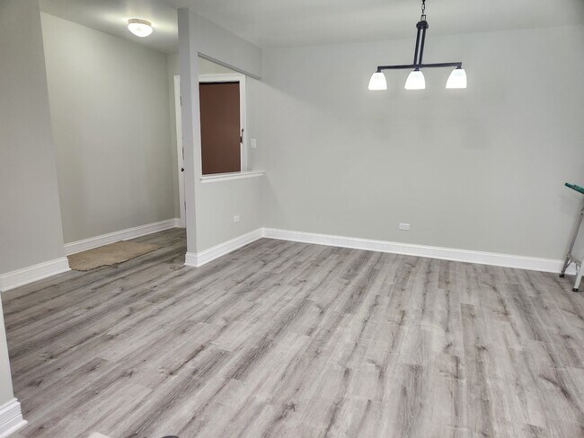 Foto del edificio - 9242 Gross Point Rd