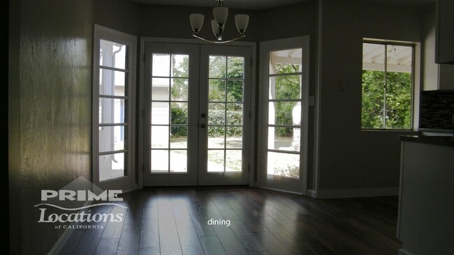 Building Photo - Remodeled Sacramento Gem
