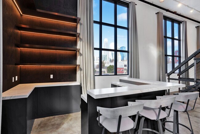 Built in Bar with Skyline Views - 1 Clarence Pl