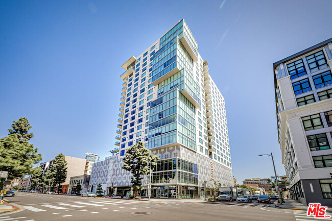 Foto del edificio - 1050 S Grand Ave
