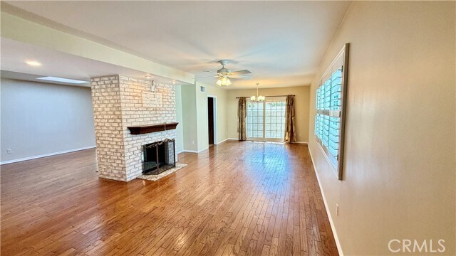 Foto del edificio - 7843 Woodlake Ave