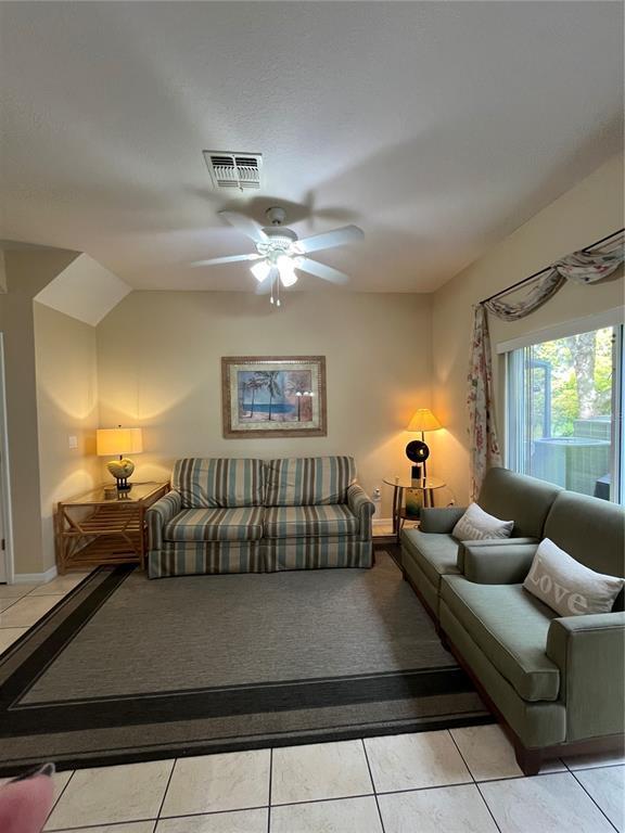 Foto del edificio - 2459 Caravelle Cir