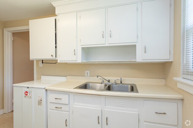 2 habitaciones, 1 baño - 1000 pies cuadrados - Cocina - Haymount Historic Apartments