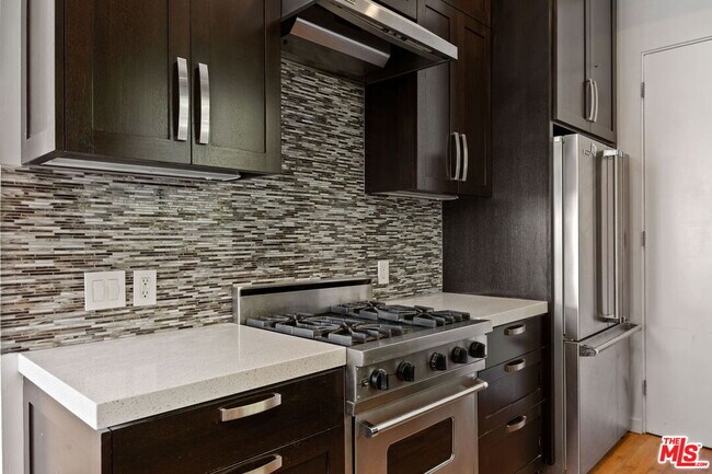 Building Photo - 2409 Strongs Dr