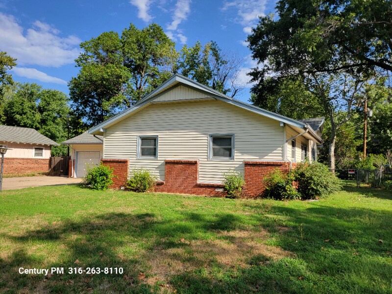 Primary Photo - 9700 W 9th St N