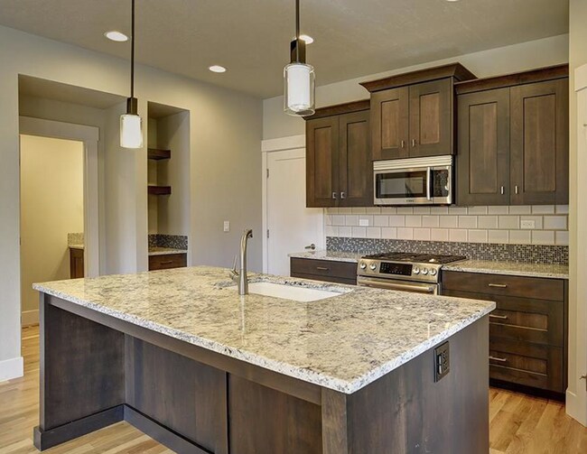 Foto del edificio - 2 bed, 2.5 bath Exquisite Harris Ranch Mil...