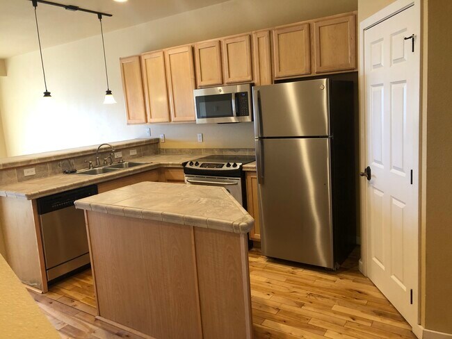 Foto del edificio - 2115 Westwood Dr