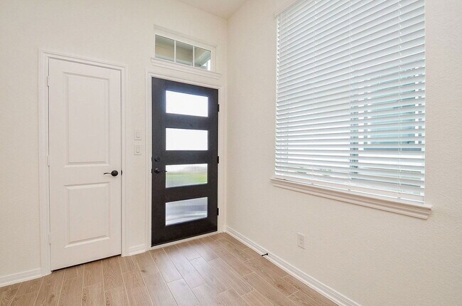 Foto del edificio - 130 W Coralburst Lp