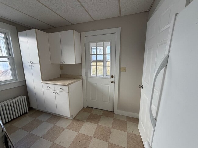 Building Photo - 68 Meadow St