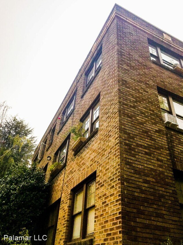 Building Photo - 1719 E Spring St