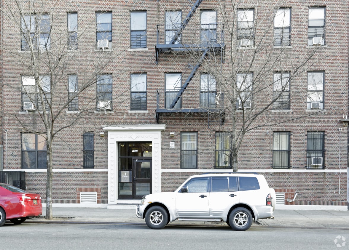Building Photo - 1320 Morris Ave