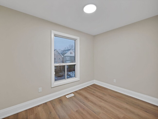 Building Photo - 51 Stirton St