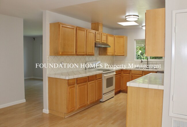 Building Photo - 6 San Miguel Way