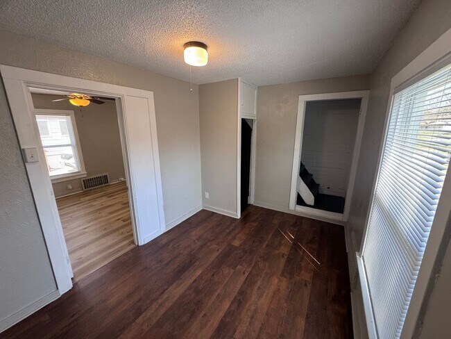 Building Photo - Charming 3-Bedroom Home w/ Sunroom, Spacio...