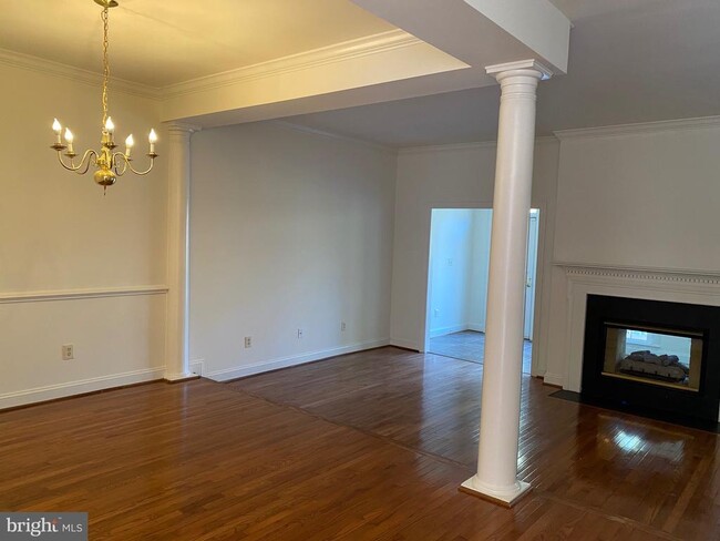 Building Photo - 9408 Regency Crest Dr