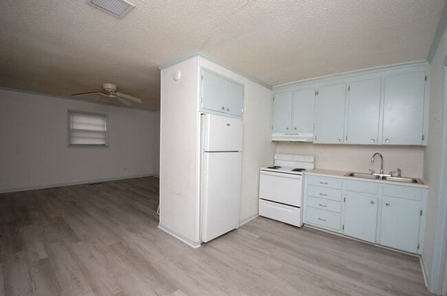 Foto del edificio - 2803 Warrick Cir