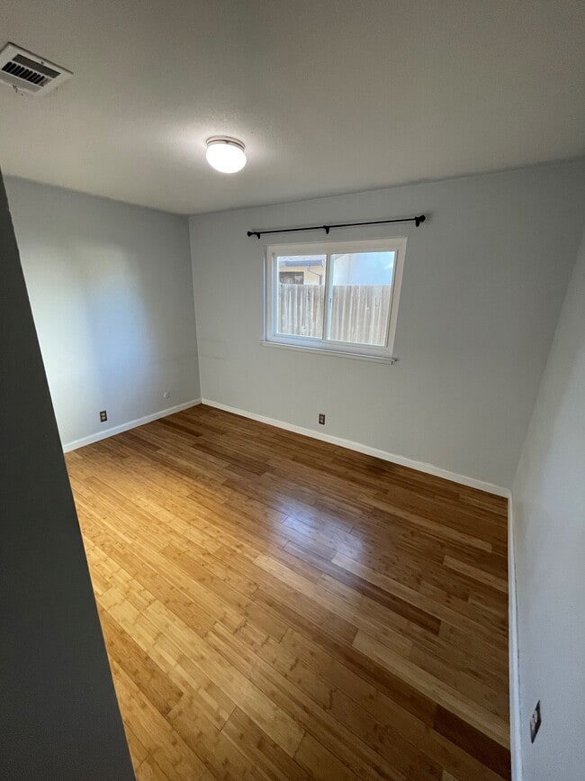 Building Photo - 3021 Lillard Dr