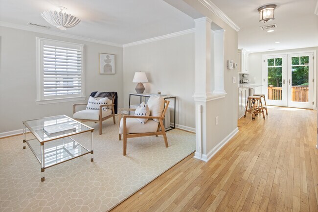 Foto del edificio - 13 Center Dr