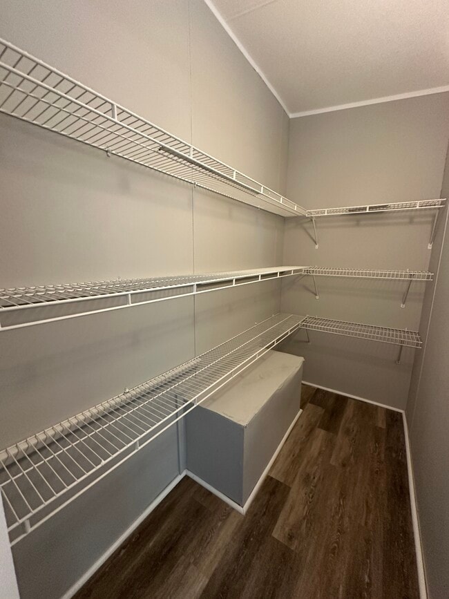 Foto del edificio - 319 Bridgeview Dr
