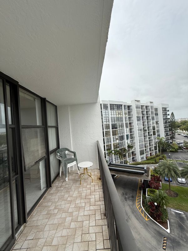 Foto del edificio - 1000 Parkview Dr