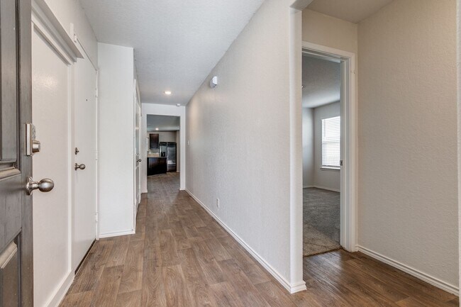 Foto del edificio - BEAUTIFUL 3-BEDROOM D.R. HORTON HOME IN RE...