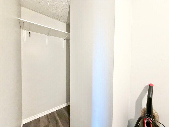 Building Photo - 2 BED - 1 BATH - LONDON - BASEMENT