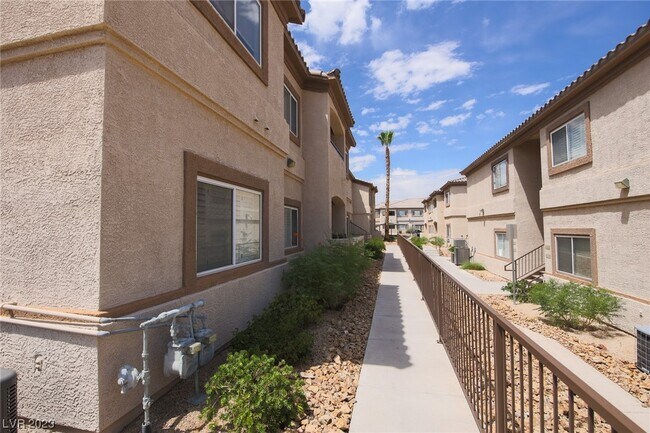 Foto del edificio - 8725 W Flamingo Rd