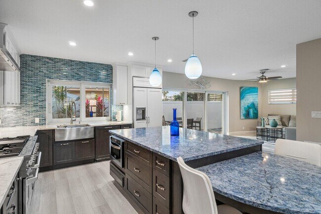 Building Photo - 575 NE Wavecrest Way