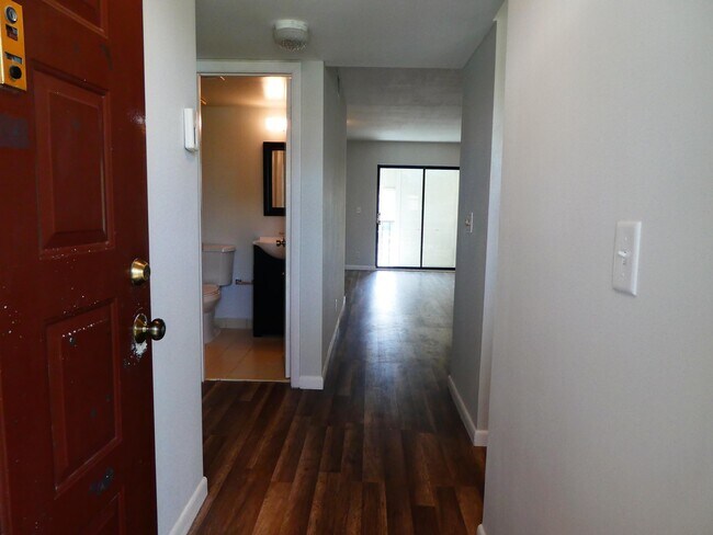 Foto del edificio - 7094 Golf Colony Ct