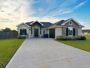 Building Photo - 34 Ginko Dr